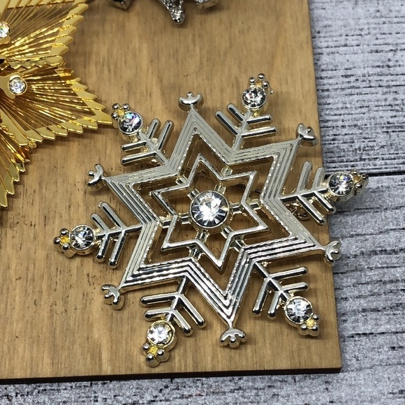 Bundle lot 3 vintage rhinestone statement brooches Monet and more - Picture 3 of 11